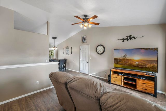 321 Cedarpark Cir, Twin Falls, ID 83301