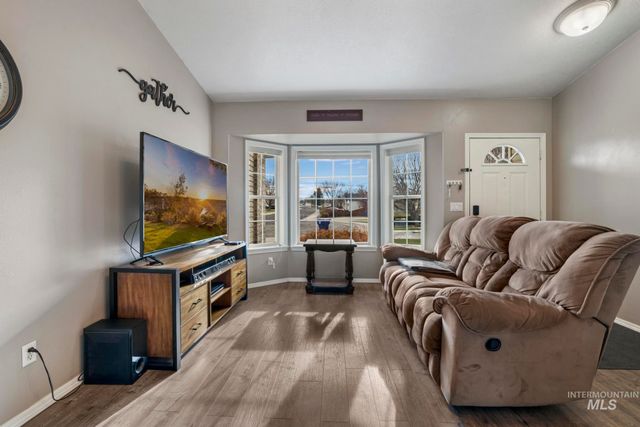 321 Cedarpark Cir, Twin Falls, ID 83301