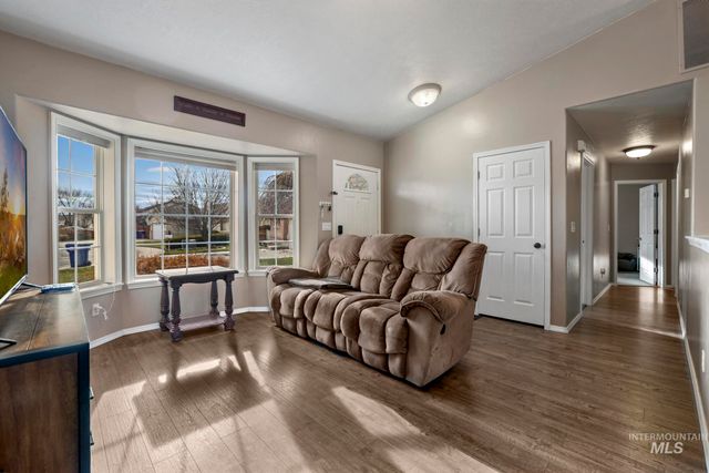 321 Cedarpark Cir, Twin Falls, ID 83301