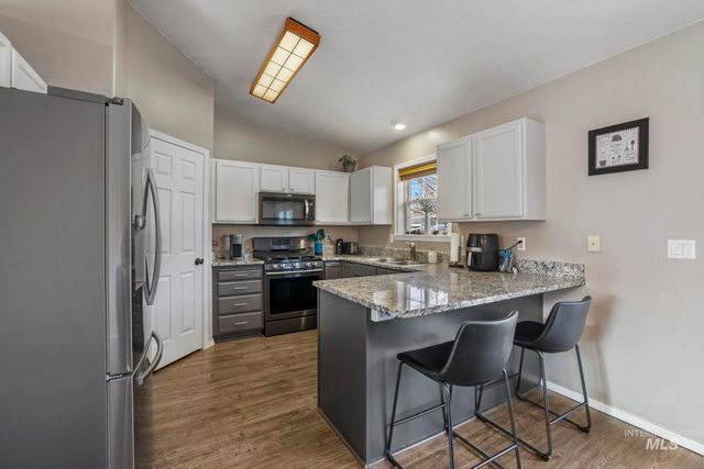 321 Cedarpark Cir, Twin Falls, ID 83301