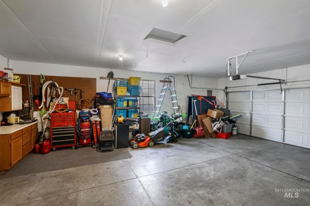 321 Cedarpark Cir, Twin Falls, ID 83301