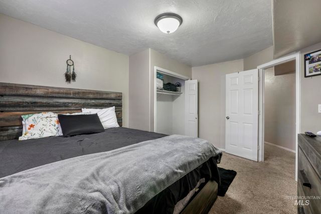 321 Cedarpark Cir, Twin Falls, ID 83301