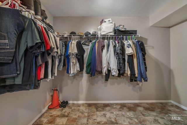 321 Cedarpark Cir, Twin Falls, ID 83301