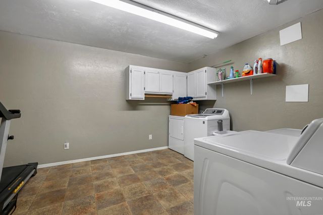 321 Cedarpark Cir, Twin Falls, ID 83301