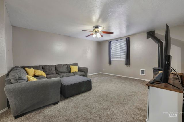 321 Cedarpark Cir, Twin Falls, ID 83301