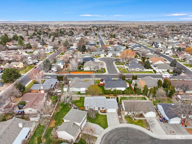 321 Cedarpark Cir, Twin Falls, ID 83301