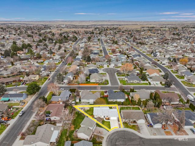 321 Cedarpark Cir, Twin Falls, ID 83301