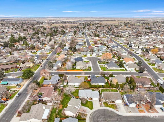 321 Cedarpark Cir, Twin Falls, ID 83301