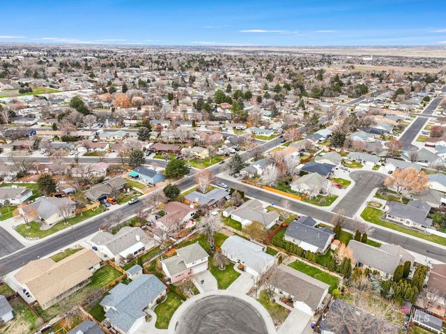 321 Cedarpark Cir, Twin Falls, ID 83301