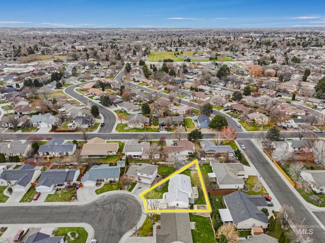 321 Cedarpark Cir, Twin Falls, ID 83301