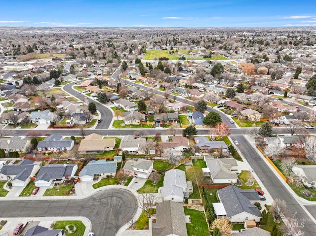 321 Cedarpark Cir, Twin Falls, ID 83301