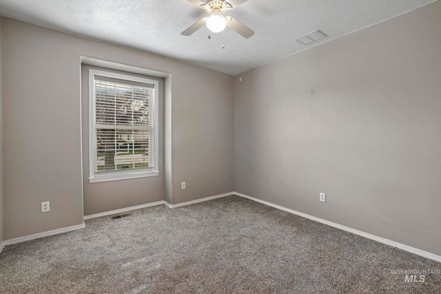 321 Cedarpark Cir, Twin Falls, ID 83301