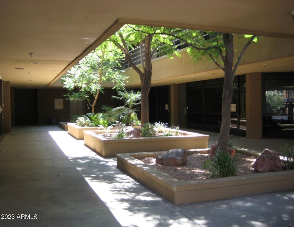 2150 E HIGHLAND Avenue 204, Phoenix, AZ 85016 — photo 2