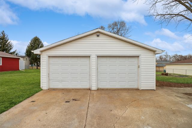 210 Market Avenue SW, Mitchellville, IA 50169