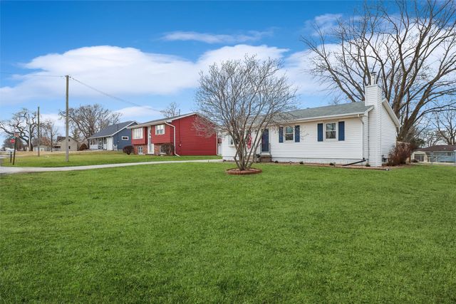 210 Market Avenue SW, Mitchellville, IA 50169