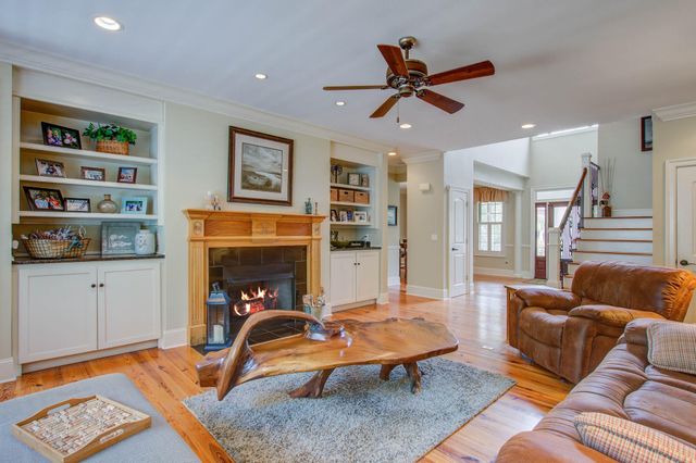 8657 Refuge Point Circle, North Charleston, SC 29420