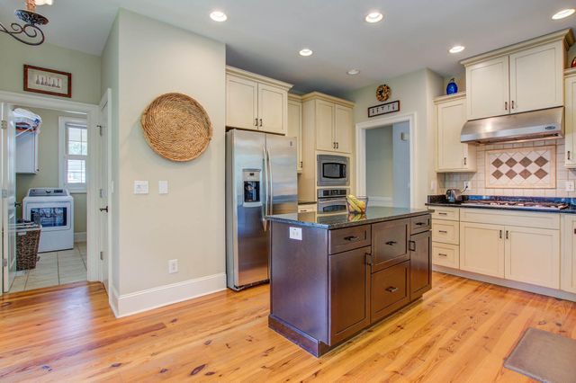 8657 Refuge Point Circle, North Charleston, SC 29420