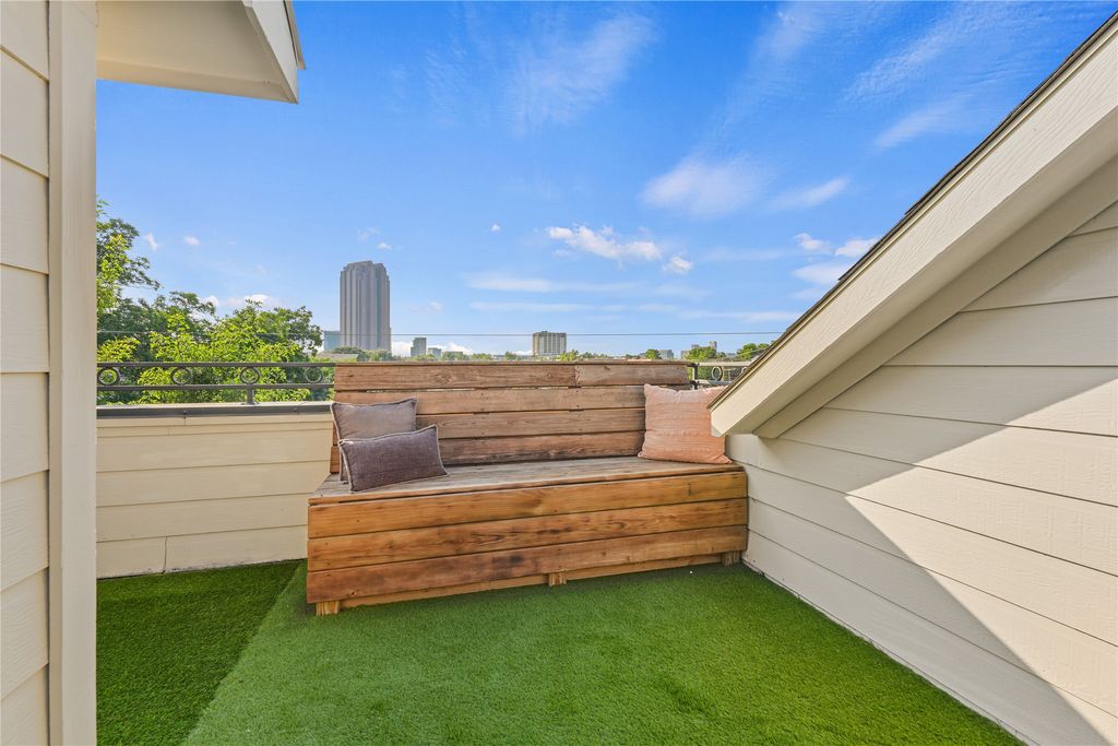 4007 Brownstone Court, Dallas, TX 75204