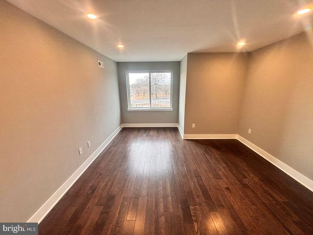 3255 RIDGE AVE, Philadelphia, PA 19132