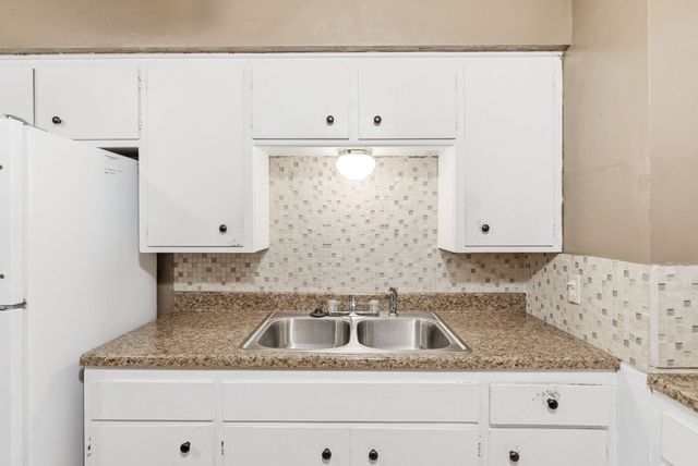 723 N Chipper Ln, Wichita, KS 67212