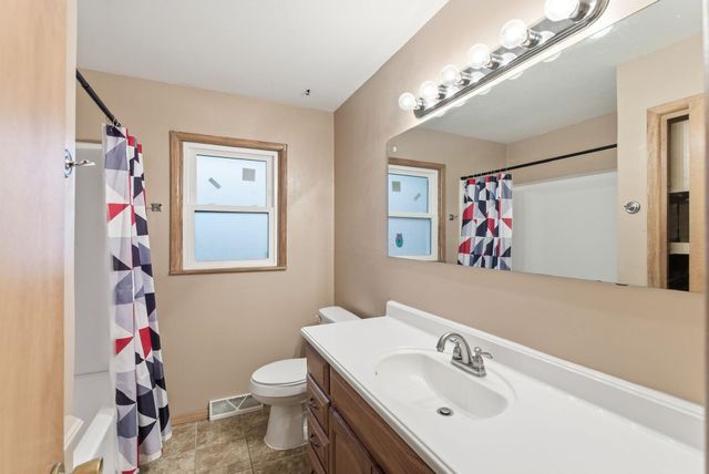 723 N Chipper Ln, Wichita, KS 67212