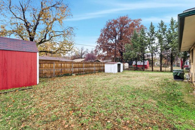 723 N Chipper Ln, Wichita, KS 67212