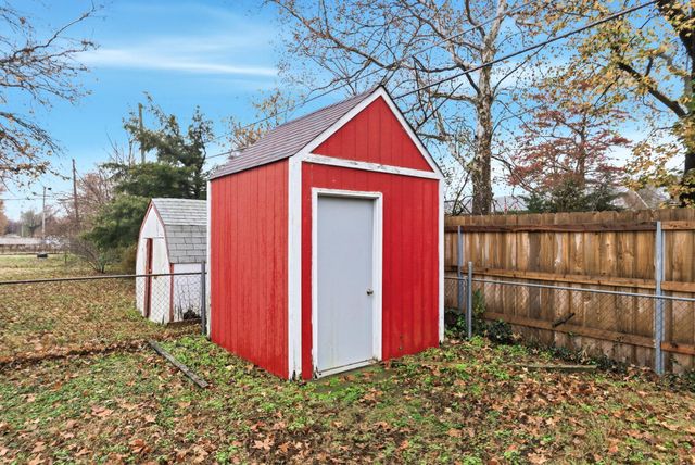 723 N Chipper Ln, Wichita, KS 67212