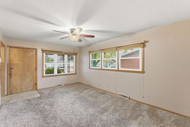 723 N Chipper Ln, Wichita, KS 67212