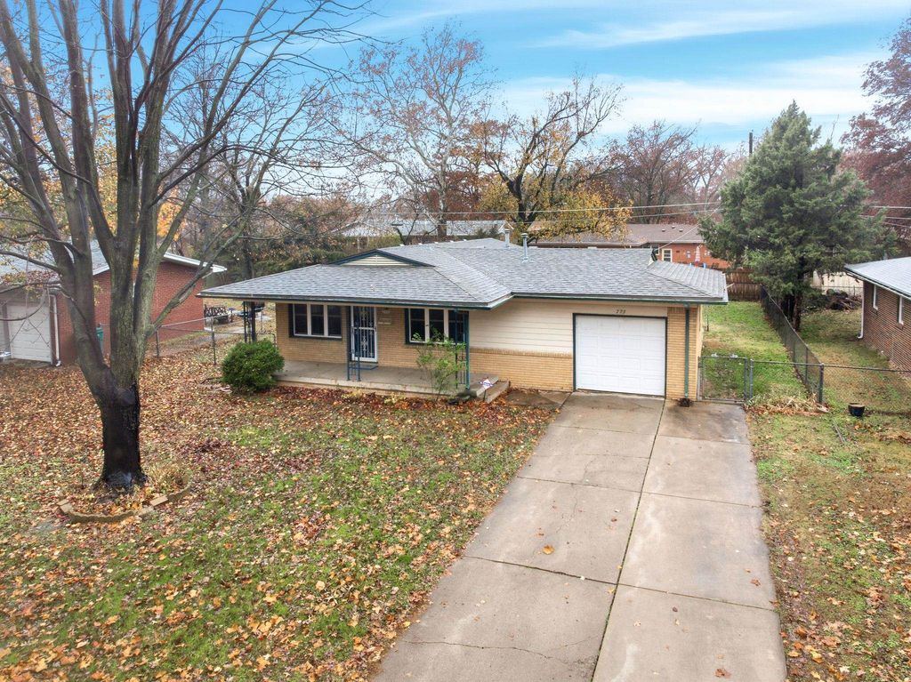 723 N Chipper Ln, Wichita, KS 67212
