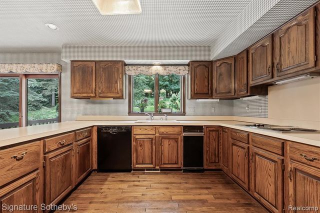 251 Woodwind Drive, Bloomfield Hills, MI 48304