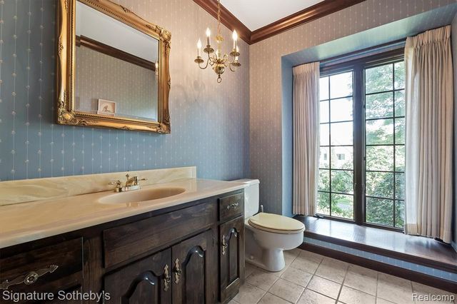 251 Woodwind Drive, Bloomfield Hills, MI 48304