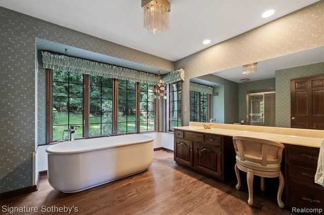 251 Woodwind Drive, Bloomfield Hills, MI 48304