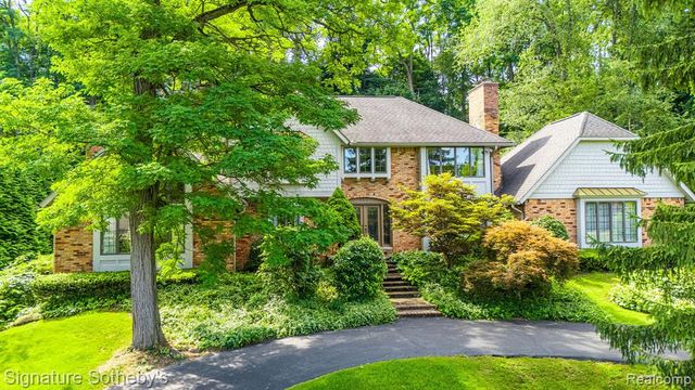 251 Woodwind Drive, Bloomfield Hills, MI 48304
