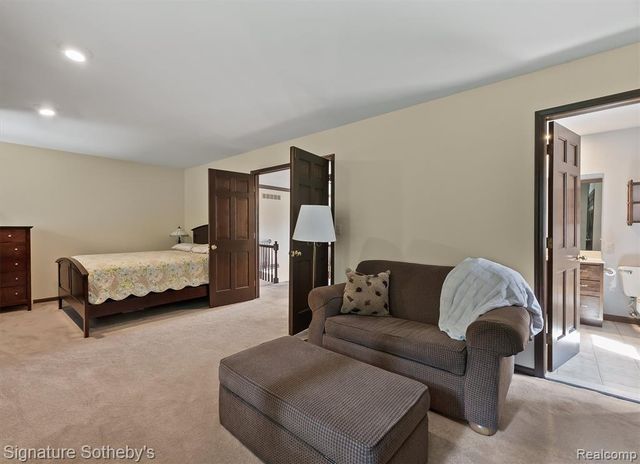 251 Woodwind Drive, Bloomfield Hills, MI 48304
