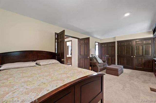 251 Woodwind Drive, Bloomfield Hills, MI 48304