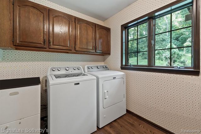 251 Woodwind Drive, Bloomfield Hills, MI 48304