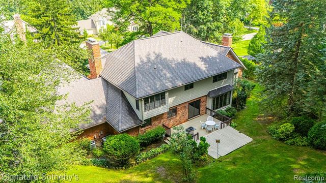 251 Woodwind Drive, Bloomfield Hills, MI 48304