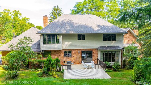 251 Woodwind Drive, Bloomfield Hills, MI 48304