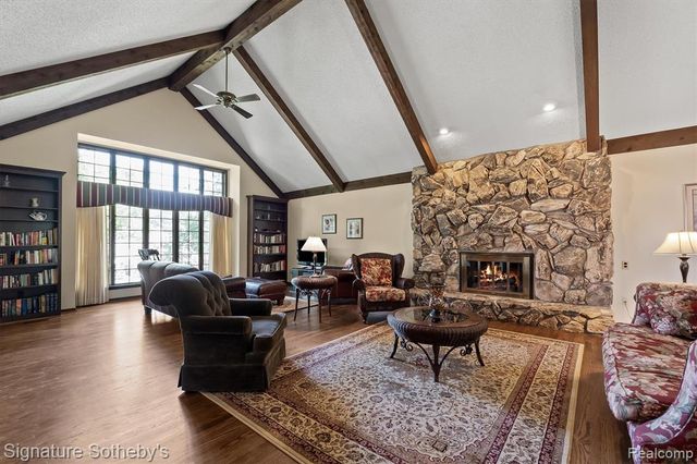 251 Woodwind Drive, Bloomfield Hills, MI 48304