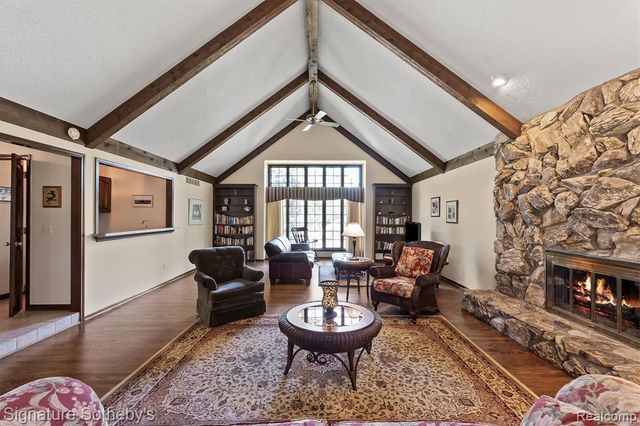 251 Woodwind Drive, Bloomfield Hills, MI 48304