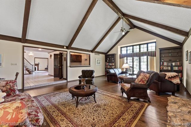 251 Woodwind Drive, Bloomfield Hills, MI 48304