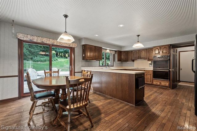 251 Woodwind Drive, Bloomfield Hills, MI 48304