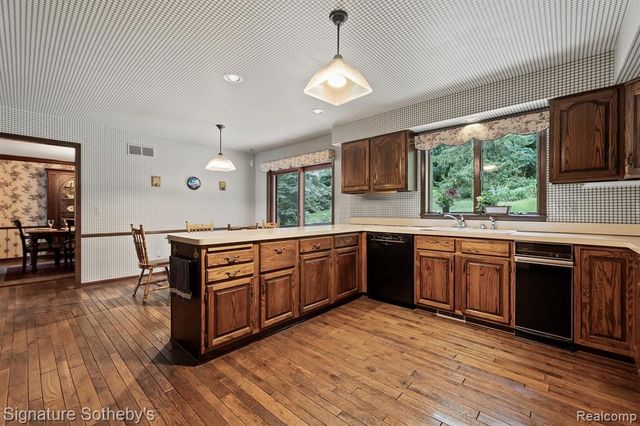 251 Woodwind Drive, Bloomfield Hills, MI 48304