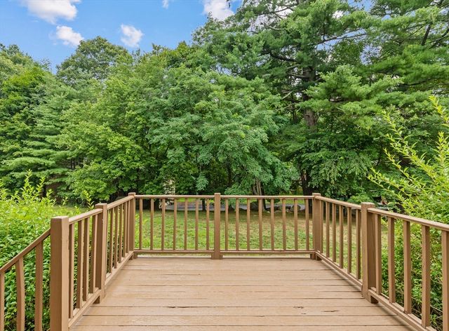 11 Rosewood Ln 11, Hopkinton, MA 01748