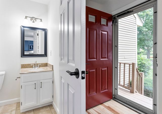 11 Rosewood Ln 11, Hopkinton, MA 01748