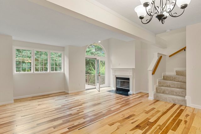 11 Rosewood Ln 11, Hopkinton, MA 01748