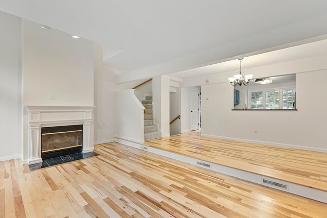11 Rosewood Ln 11, Hopkinton, MA 01748