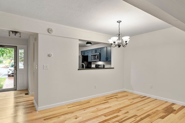 11 Rosewood Ln 11, Hopkinton, MA 01748