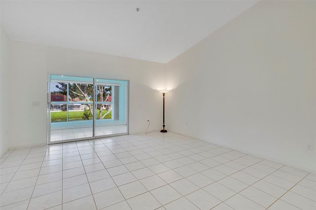 5876 Regal Glen Drive 201, Boynton Beach, FL 33437
