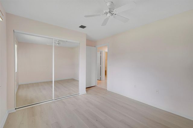 5876 Regal Glen Drive 201, Boynton Beach, FL 33437